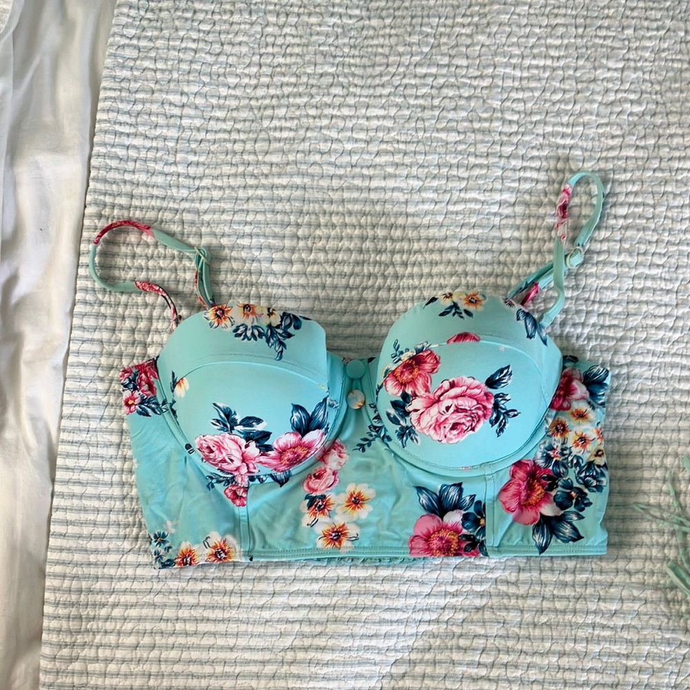 Halter bikini top